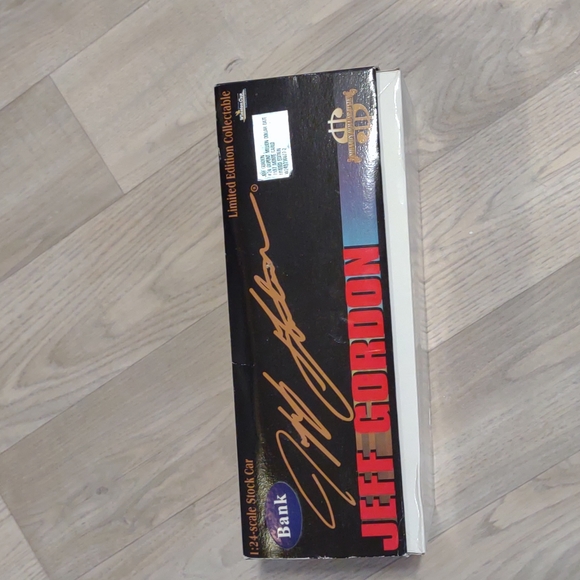Nascar collection Jeff Gordon car Bank - Picture 4 of 9